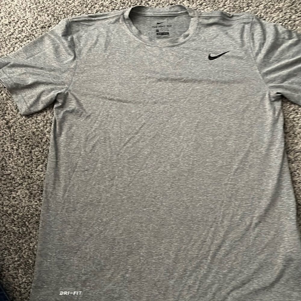 Nike - dri-Fit - Grey - short-sleeved - shirt - M